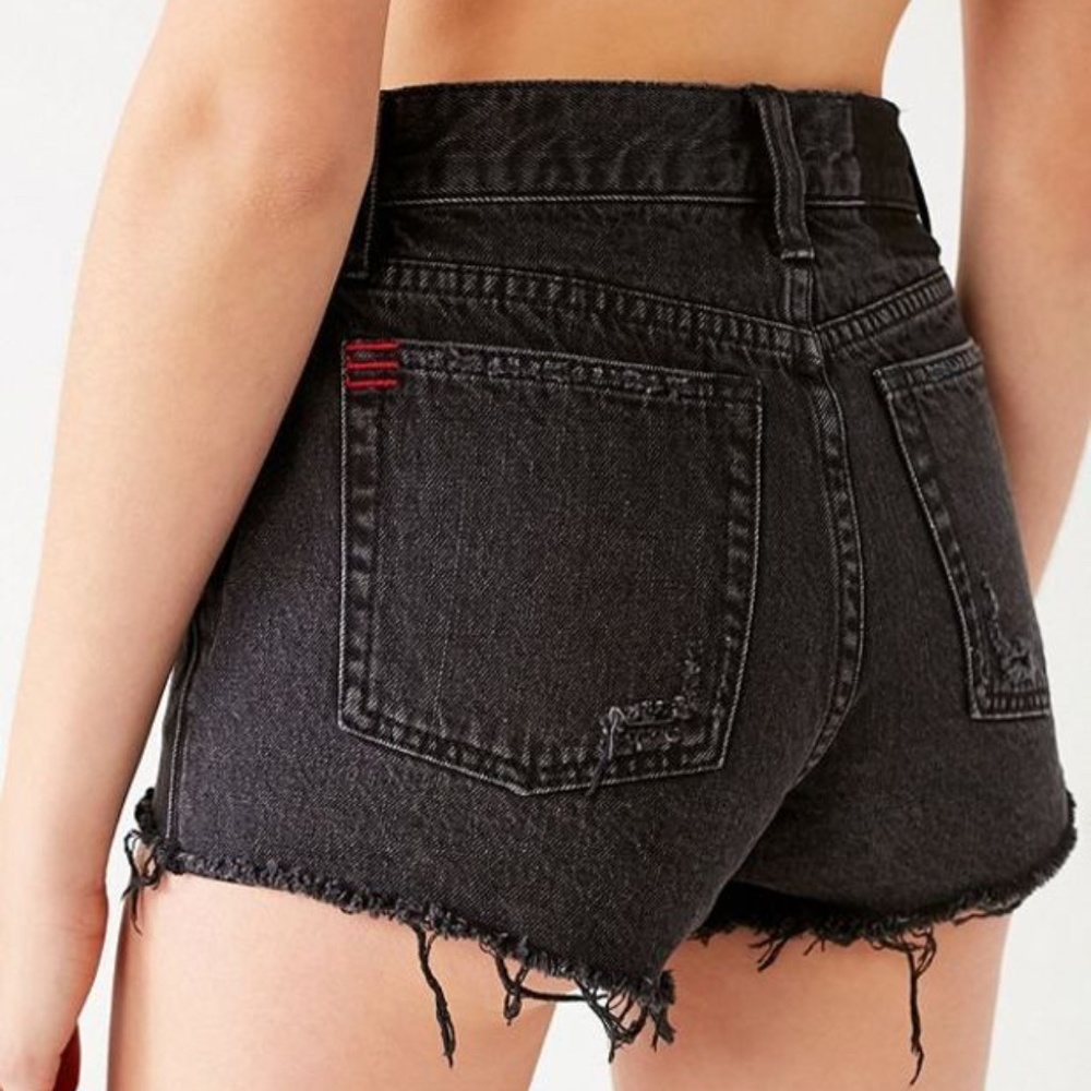 BDG High-Waisted Girlfriend Short – Black Denim - Picture 2 of 5